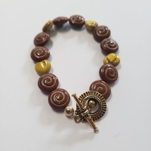 𝅺wooden carved swirl bracelet with toggle clasp - Picture 7 of 14